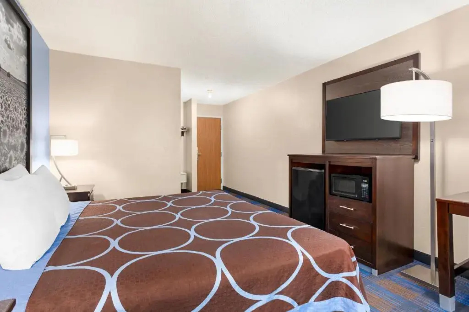 Super 8 by Wyndham Lenexa Overland Park/Mall Area