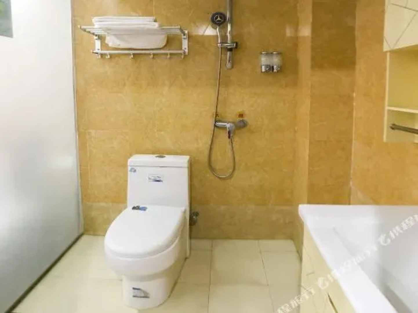 OYO Suining Junzhuan Business Hotel (Shuangfa Square)