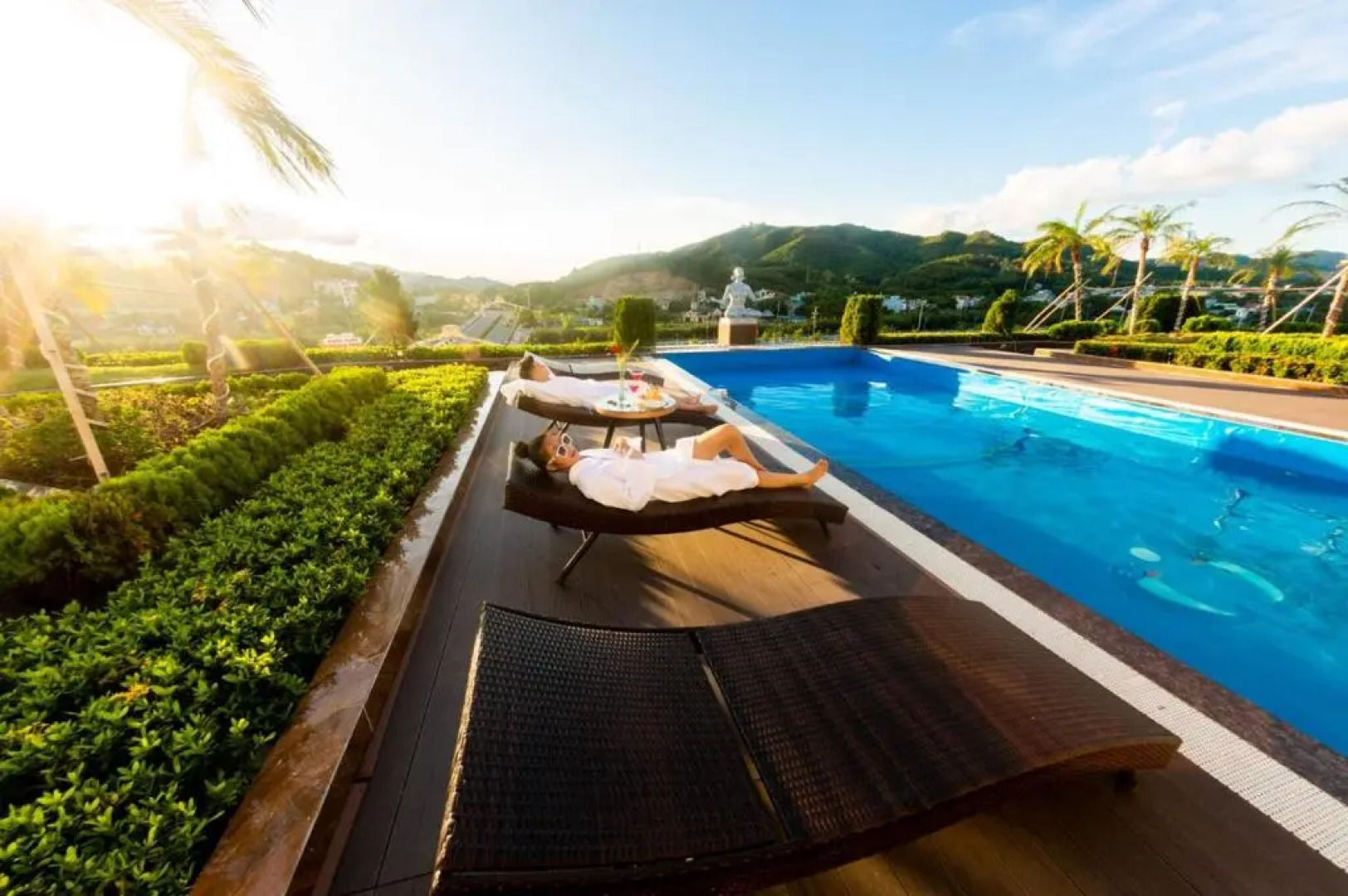 Diamond Hotel Van Đon