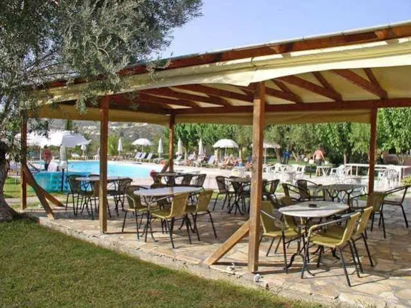 Pythos Studios & Apartments