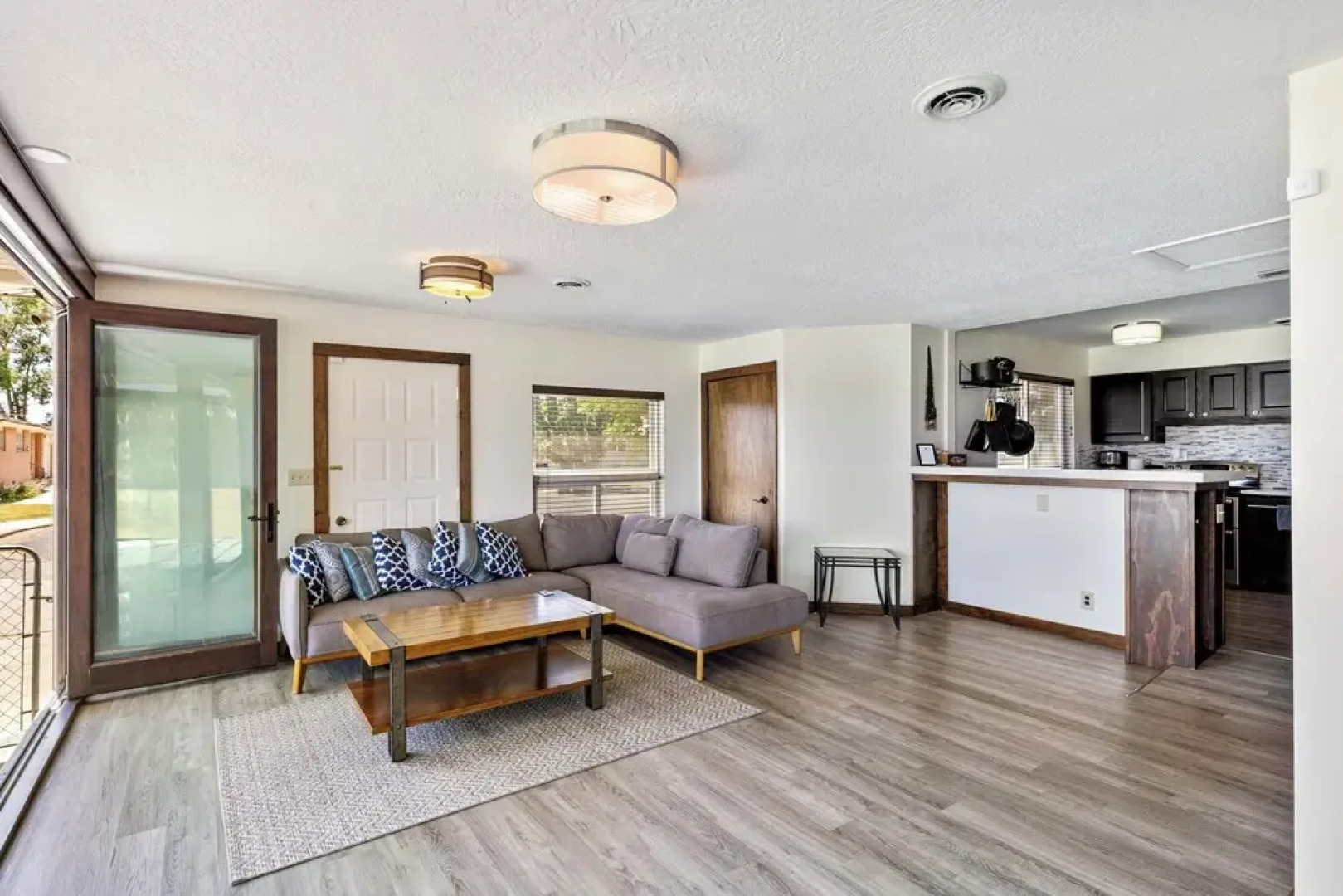 Lakefront Washington Home w/ Private Pool & Sauna