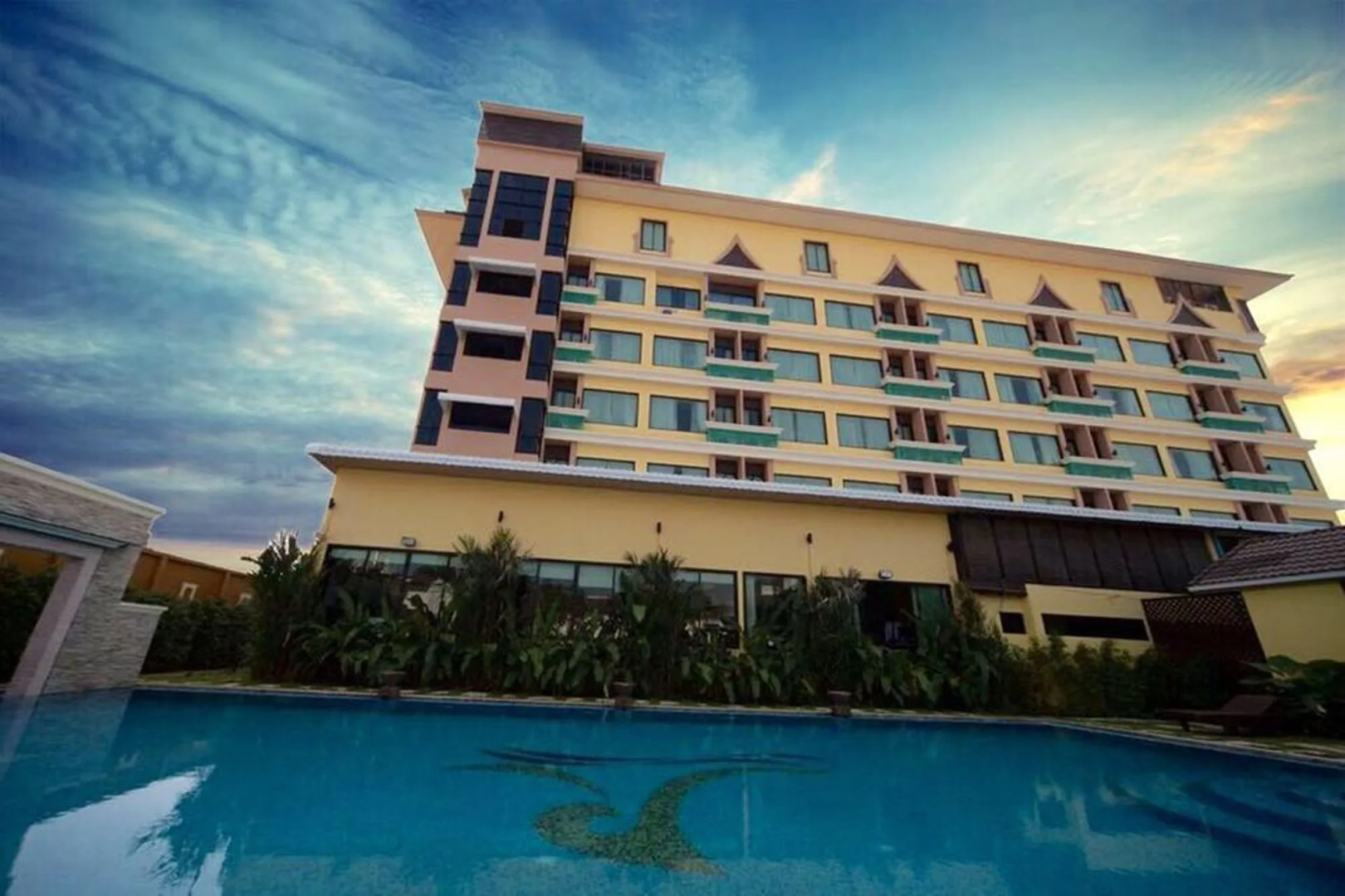 Ruean Phae Royal Park Hotel