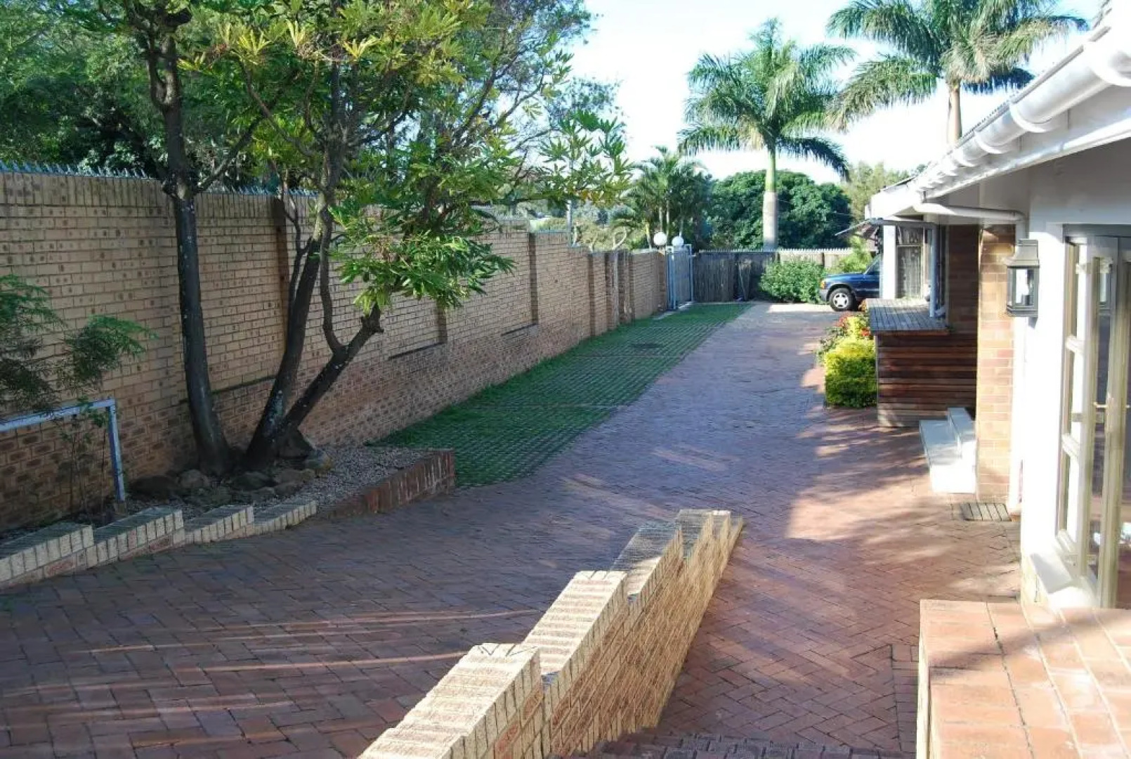 de Charmoy Riverside