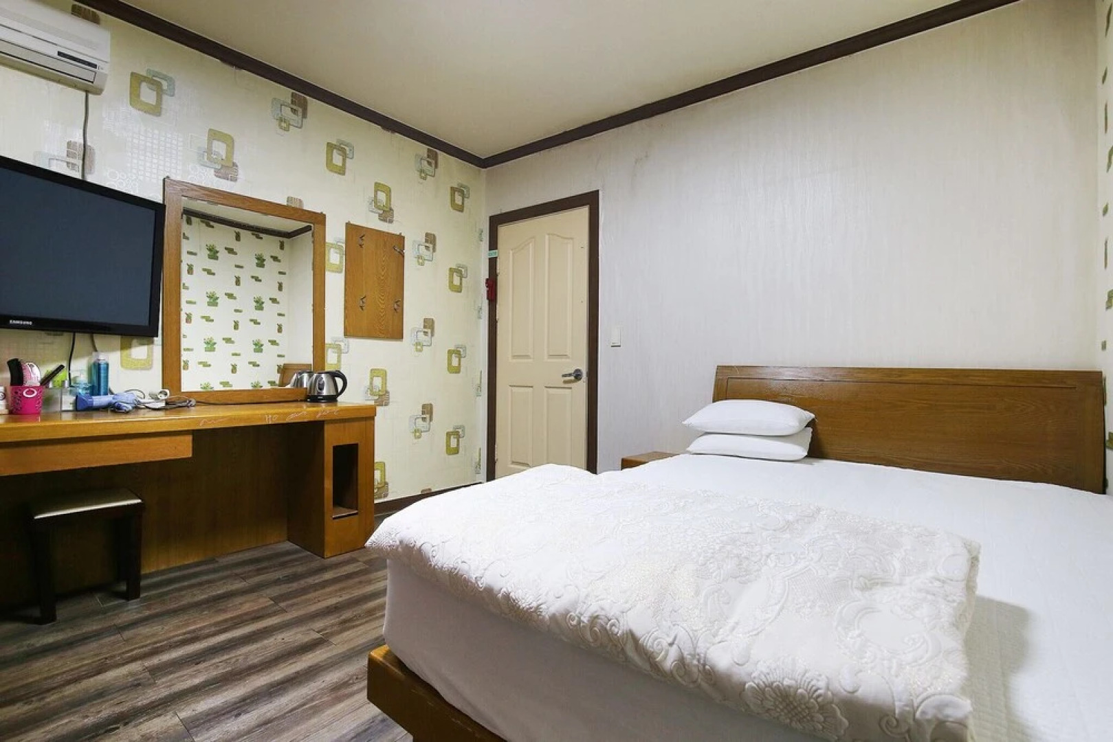 Nonsan Hwangje Motel