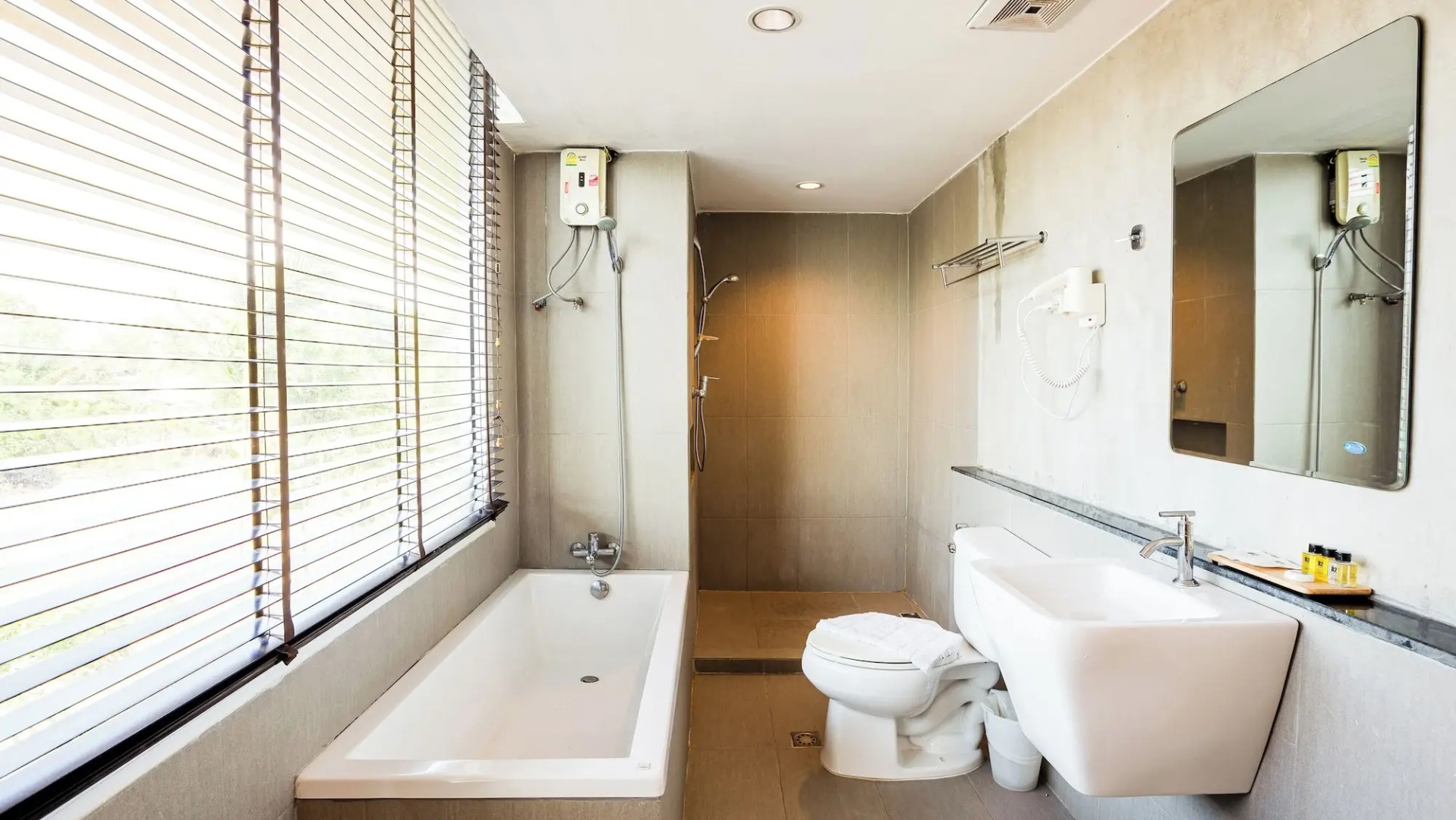 B2 Sea View Pattaya Boutique & Budget Hotel