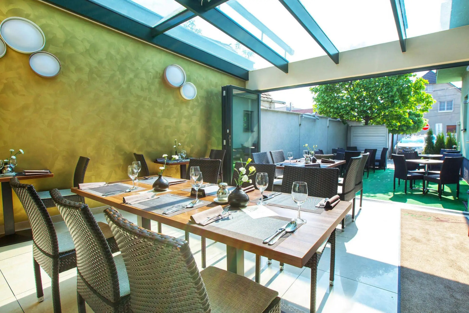 Fine Restaurant & Apartments