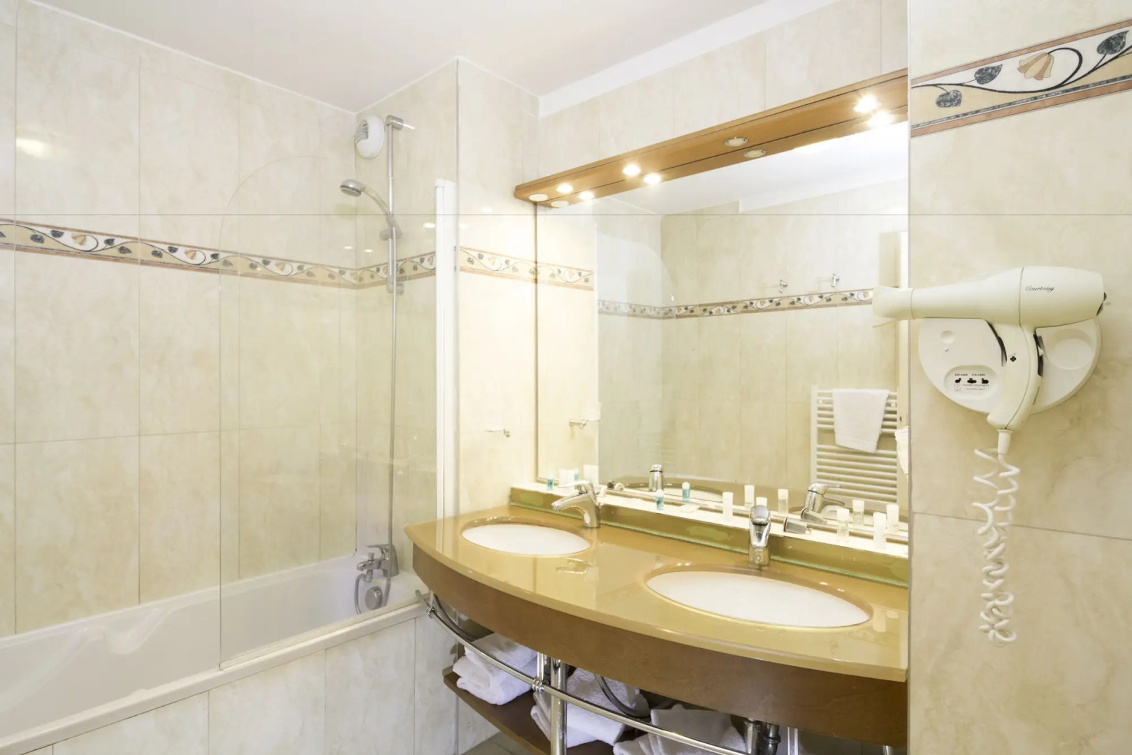 Adonis Grand Geneve Residence Excellior