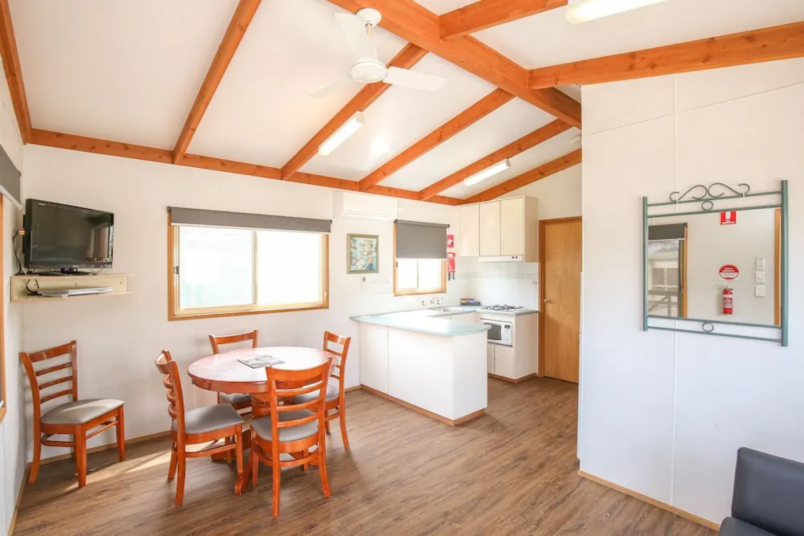 Aquarius Apartments and Cabins