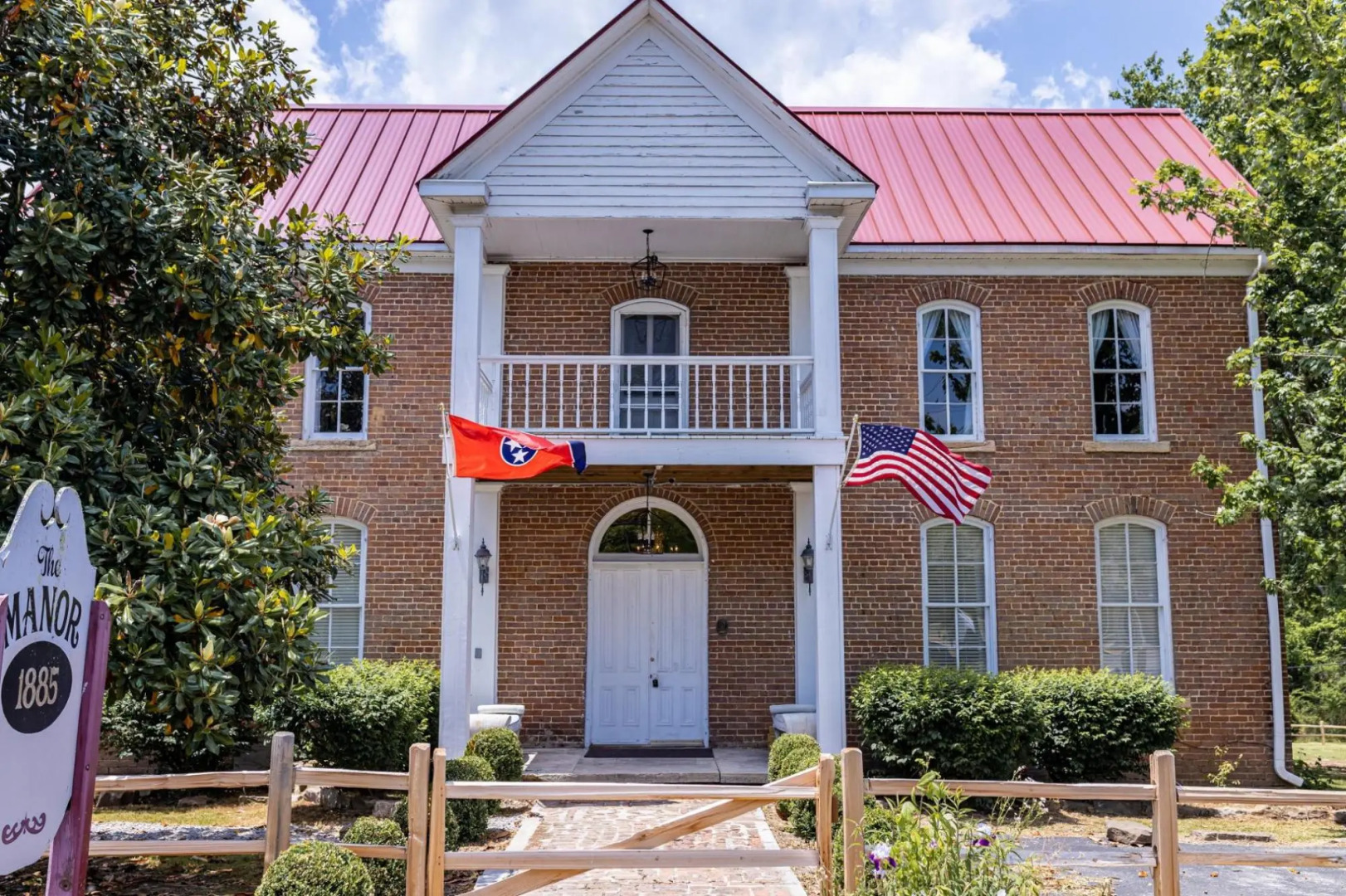 The Manor 1885 Altamont