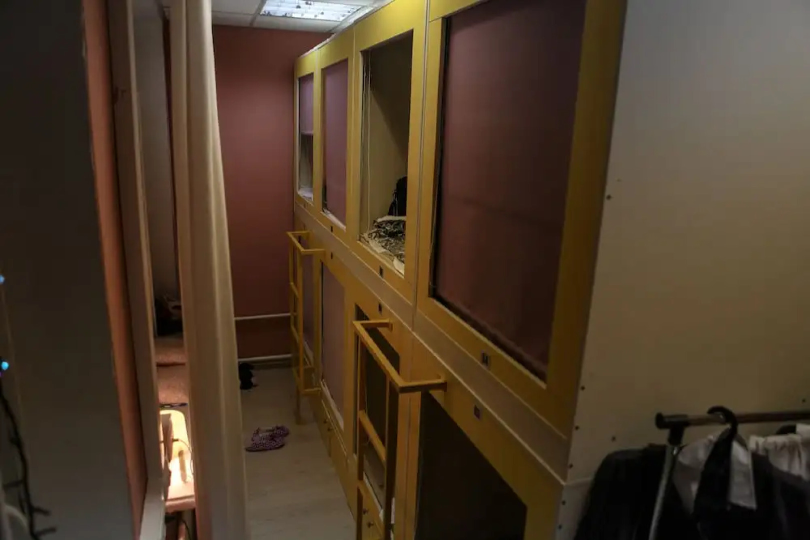 Капсульный отель Yes