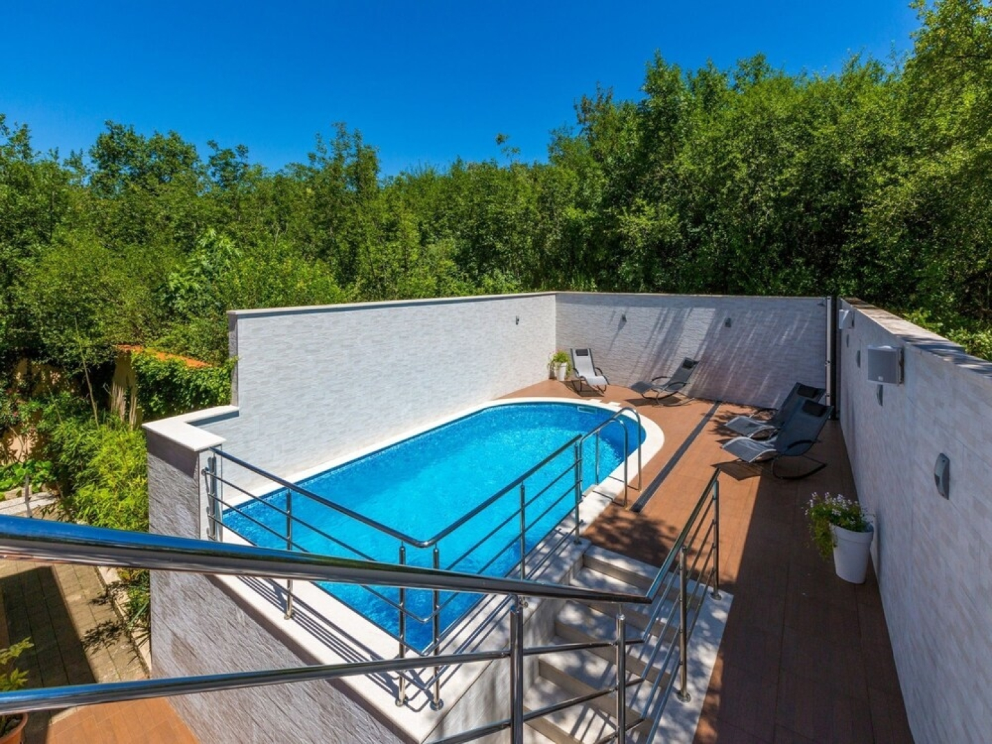 Nice Apartment With Terrace & Swimming Pool