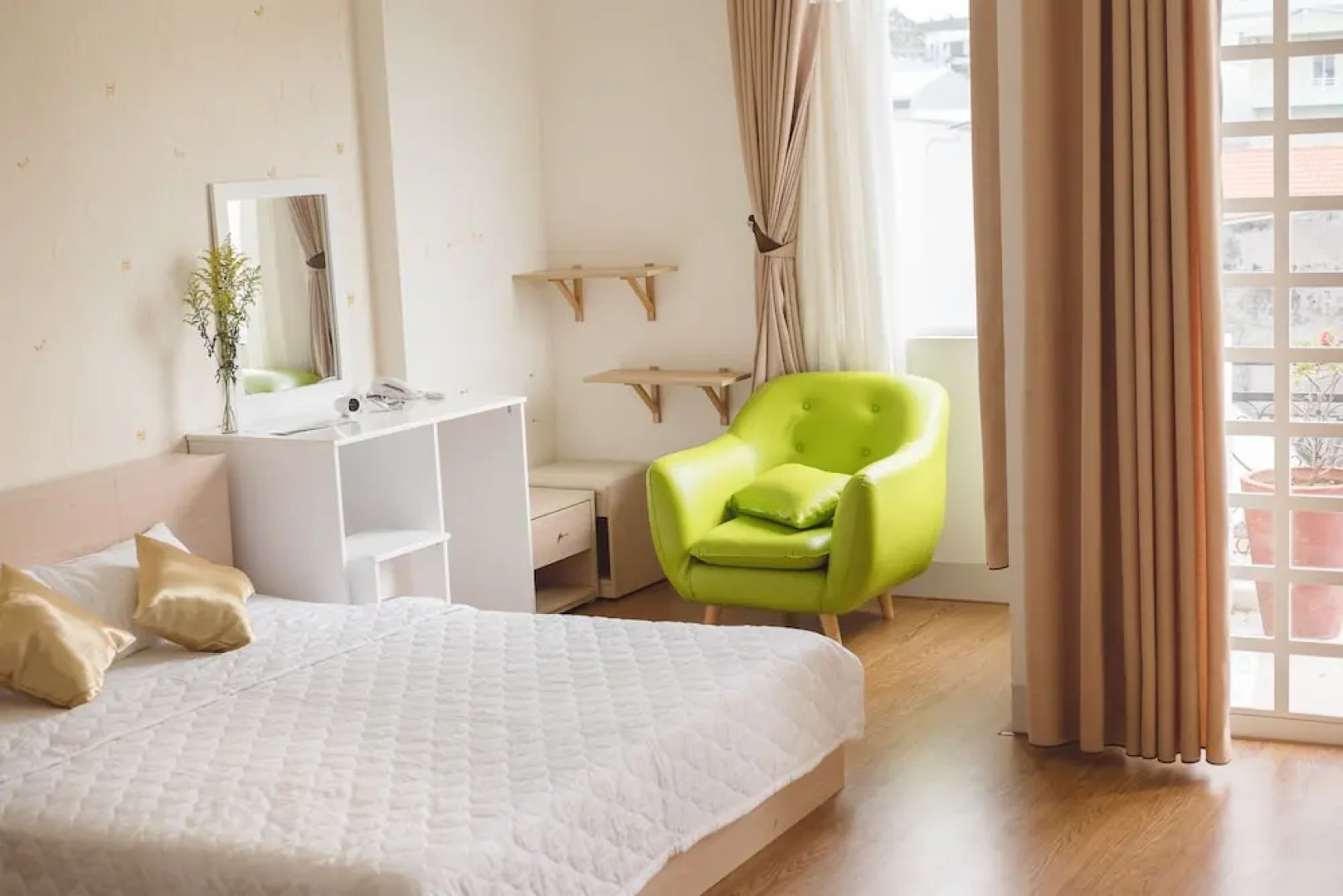 White Hotel - Hostel