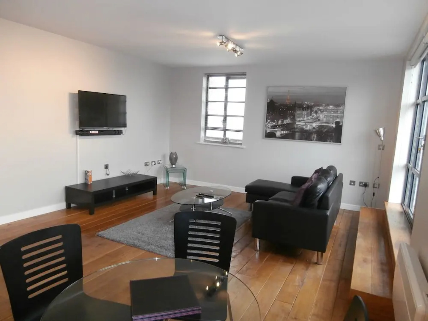 Flexi-Lets@Wallis Square, Farnborough