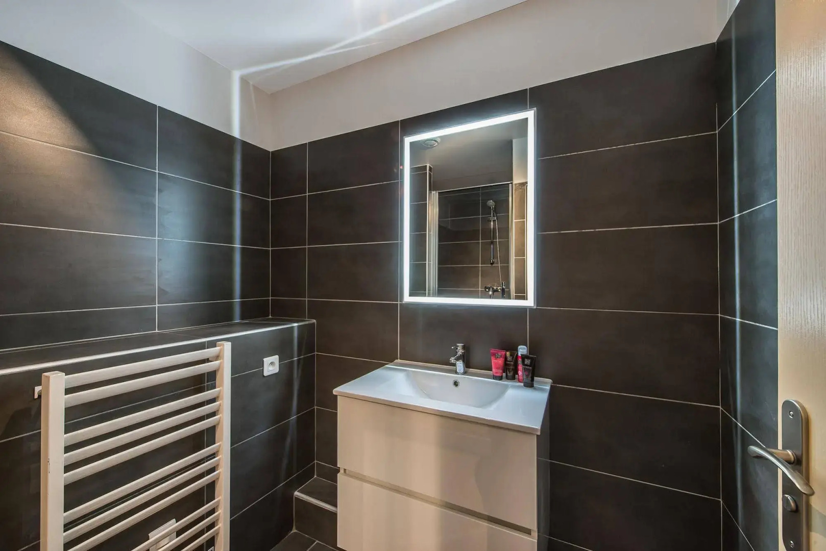 Vallat Lodges Annecy Lake  James Suite