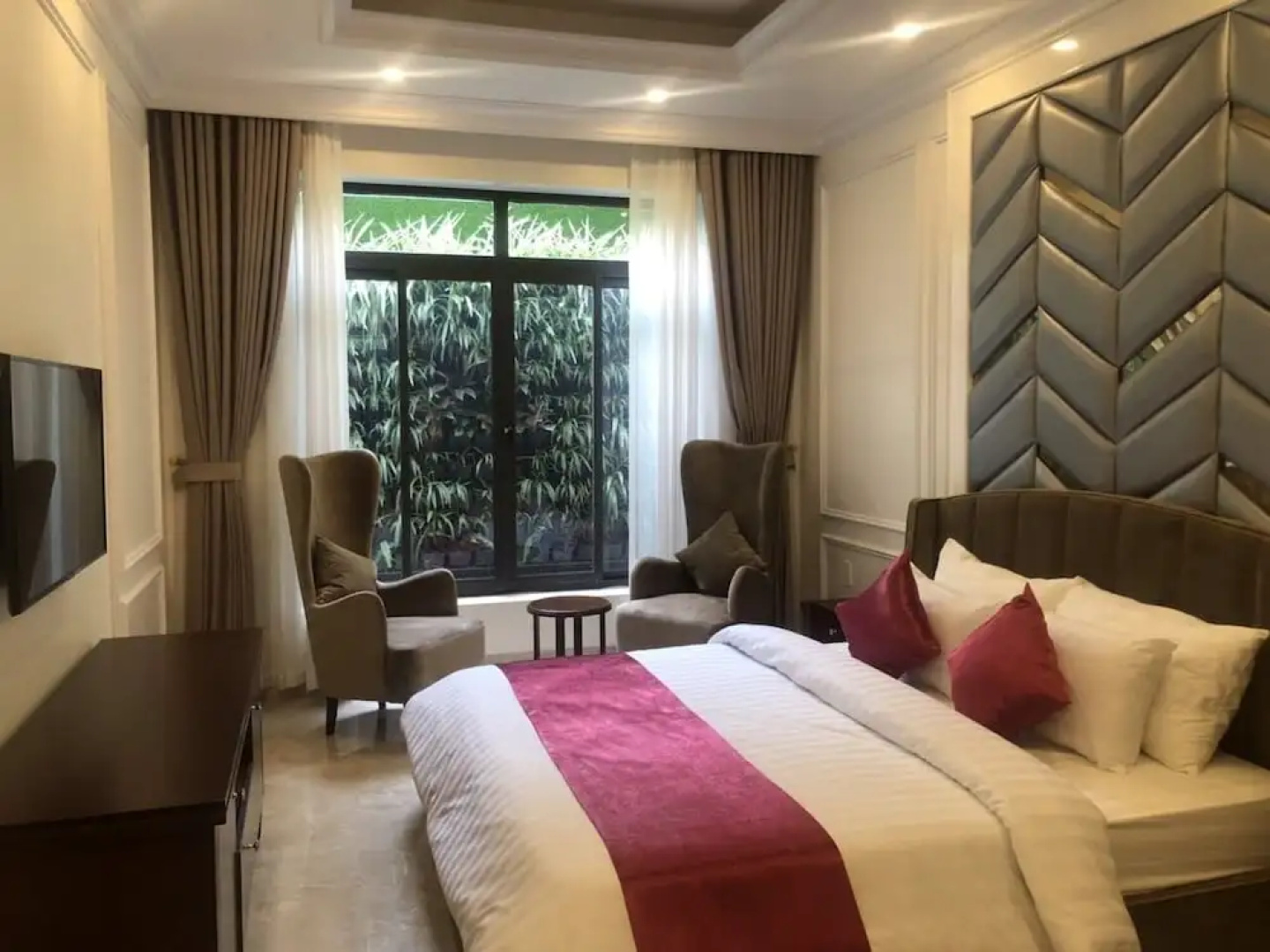 Royal Hotel