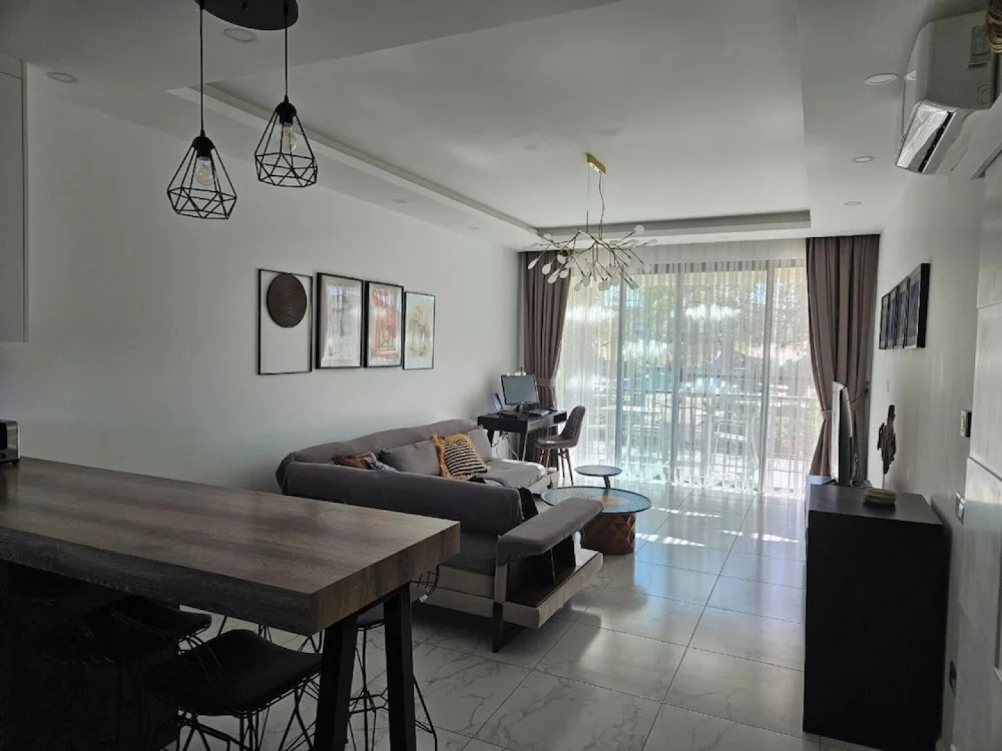 Serene Three-bedroom Retreat in Unforgettable Setting