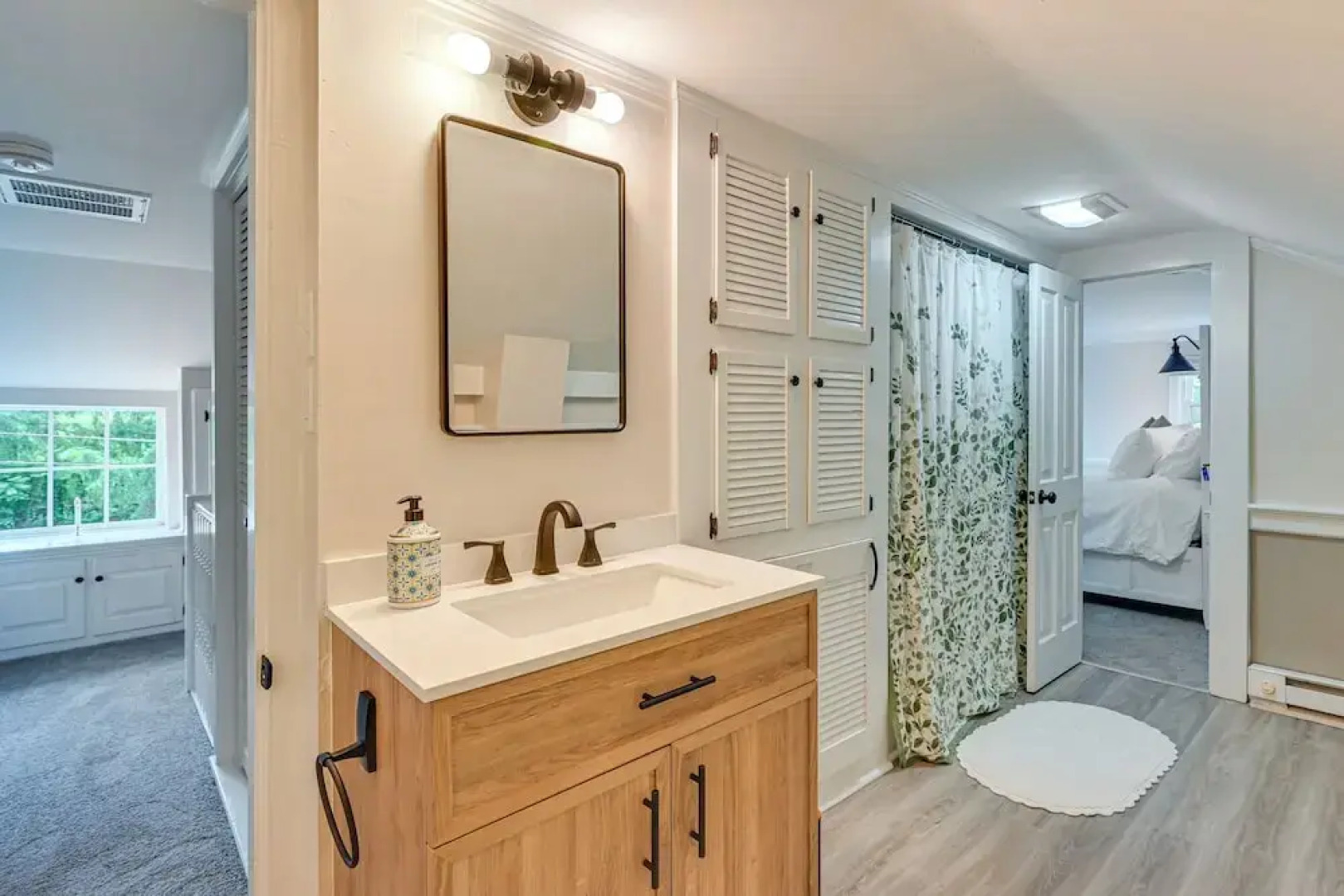 Cottage-chic Retreat < 1 Mi to Connecticut River!