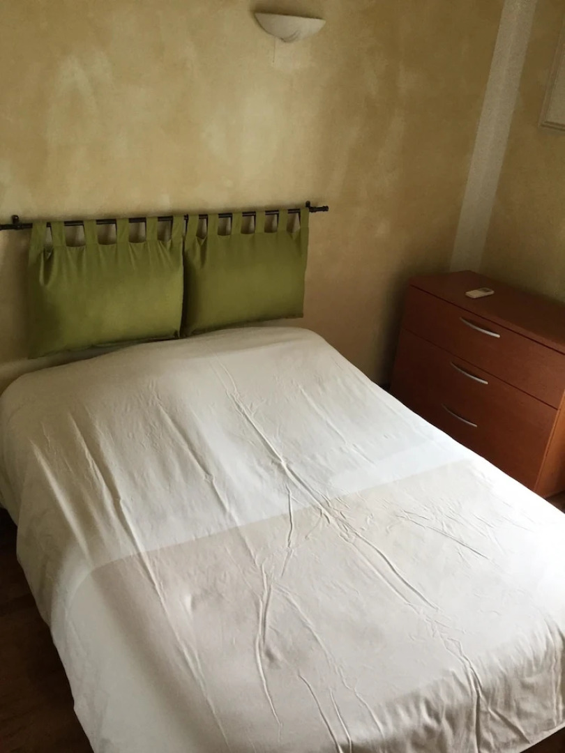 House With 2 Bedrooms in Roquemaure, With Pool Access and Wifi - 80 km