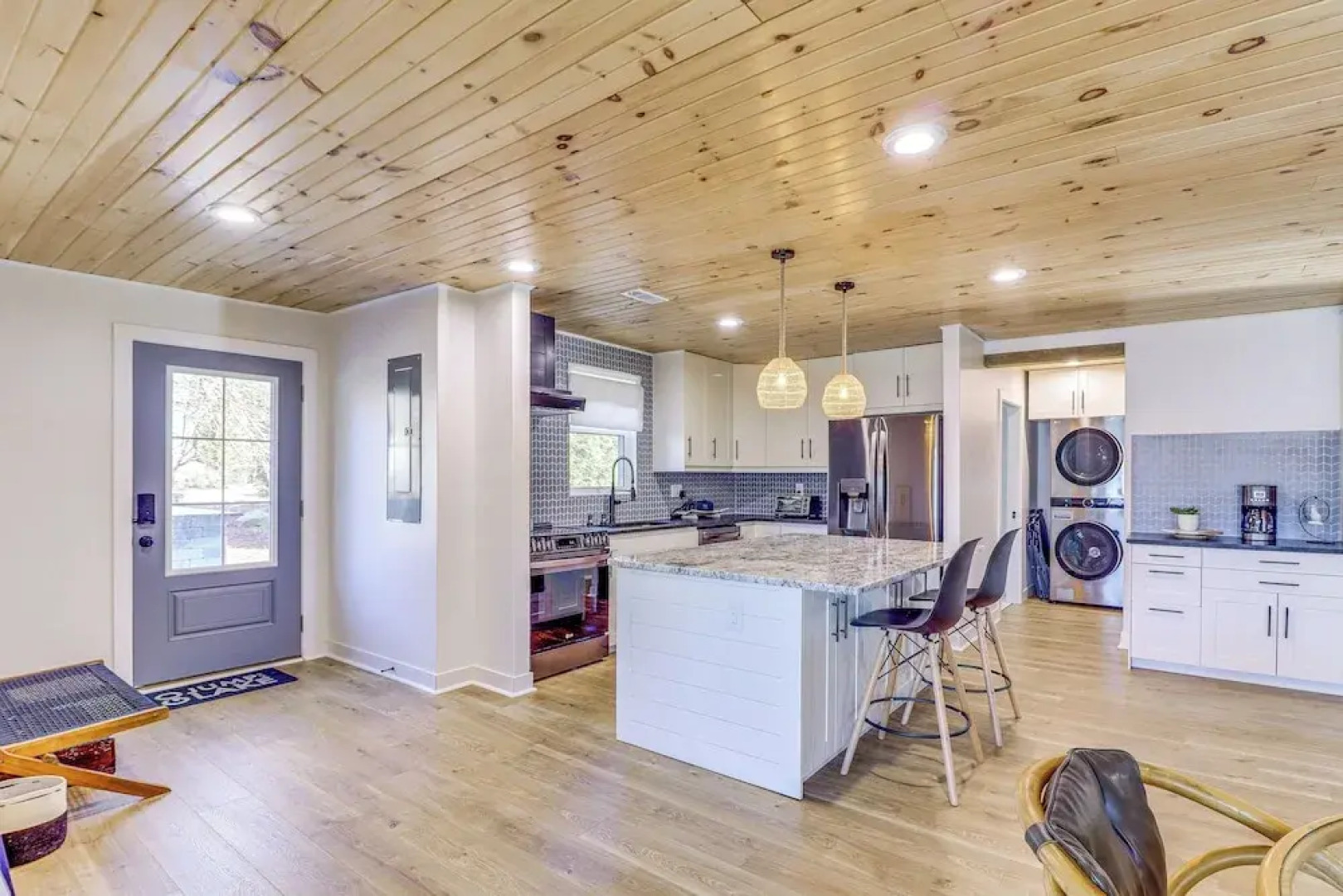 Modern Buckeye Lake Retreat: Game Room & Fire Pit!