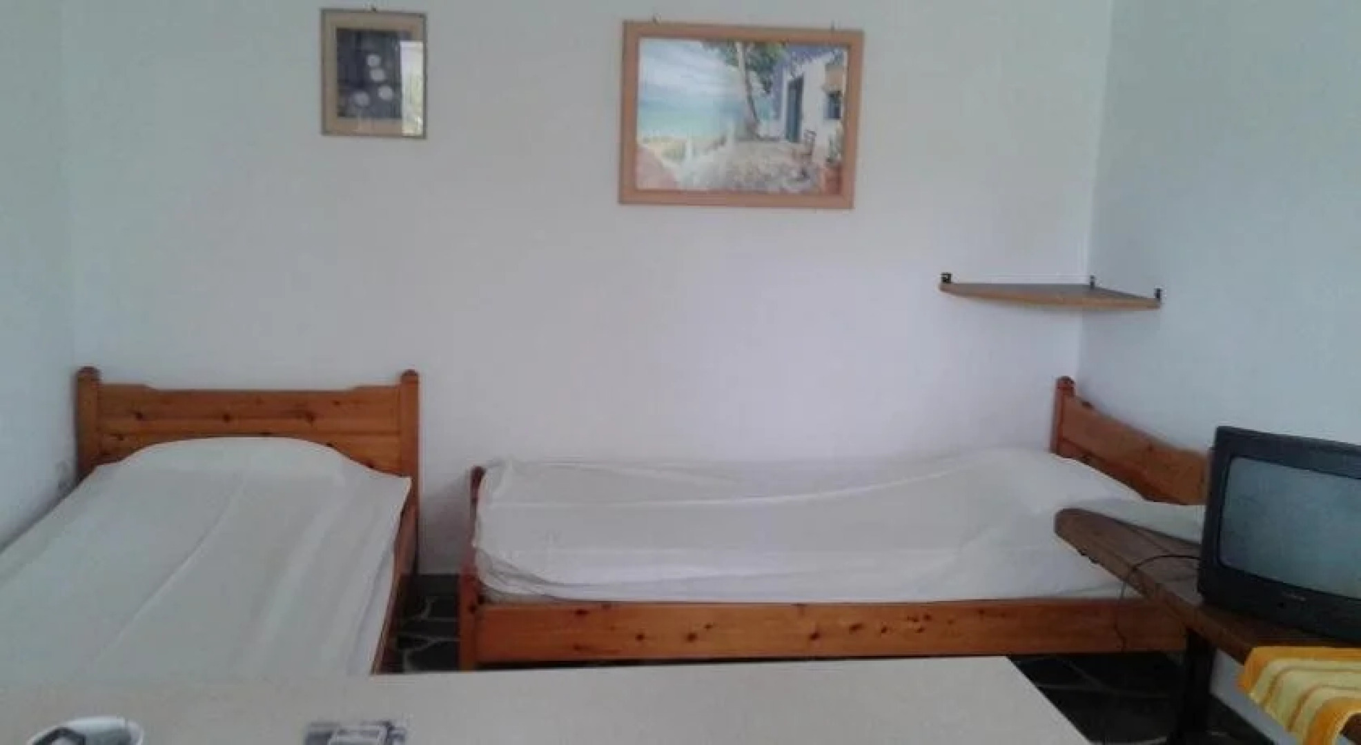 Prombona Petrino Spiti Studios