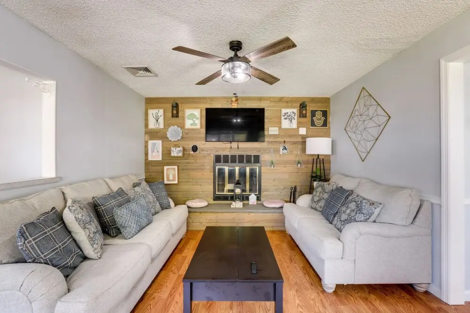 Edison Vacation Home: 1 Mi to Train Station to NYC