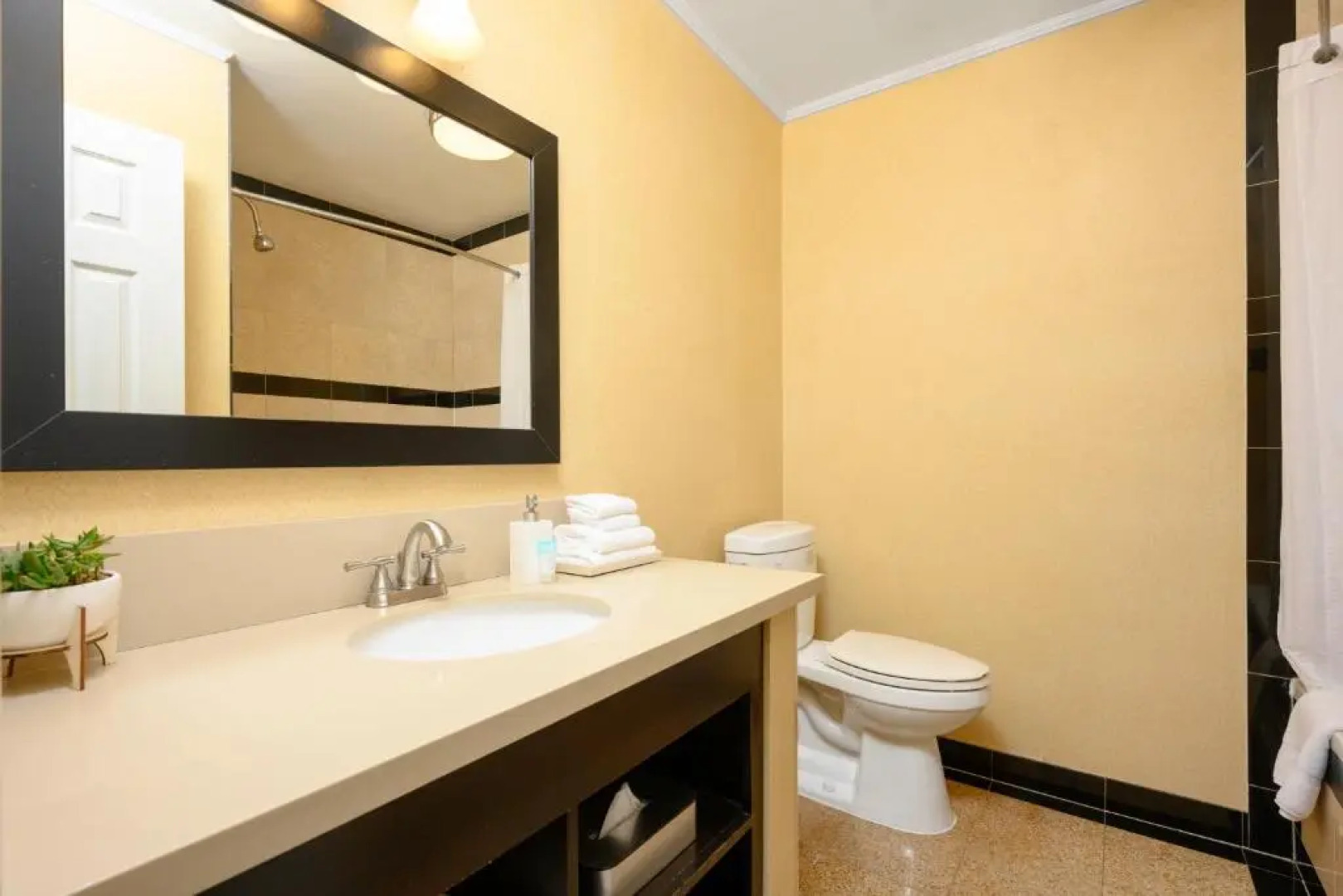 Little Inn By The Bay Newport Beach