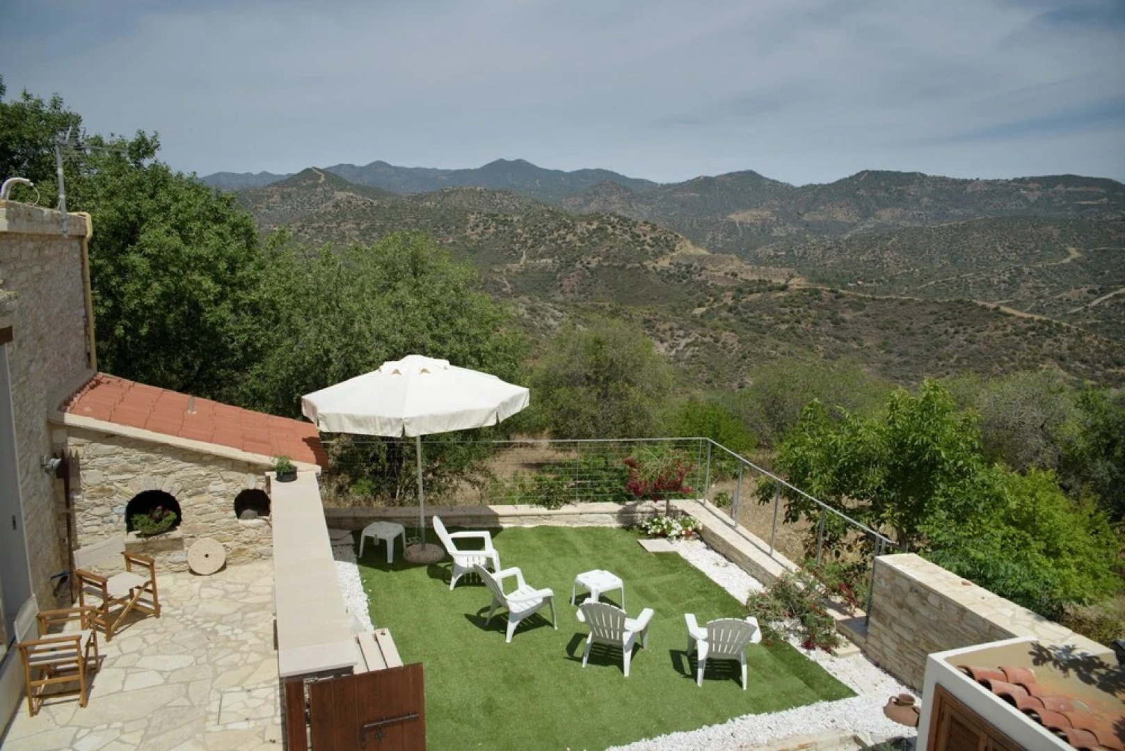 Thyone Uno Bal Cottage