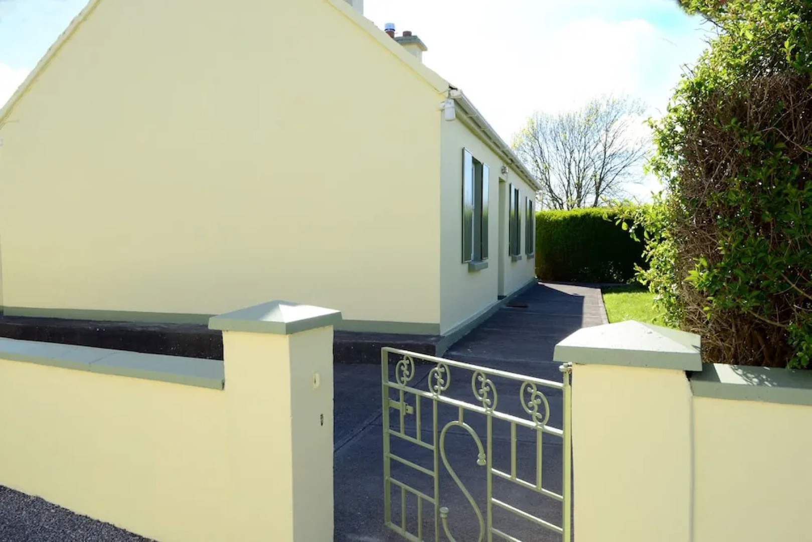 4-bed Cottage in Co. Galway 5 Minutes From Beach