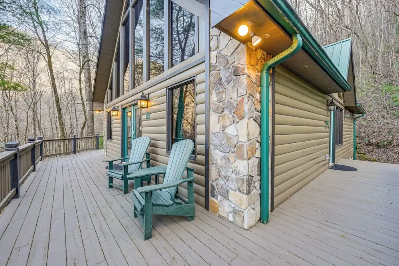Tree-lined Cabin w/ Hot Tub & Deck in Bryson City
