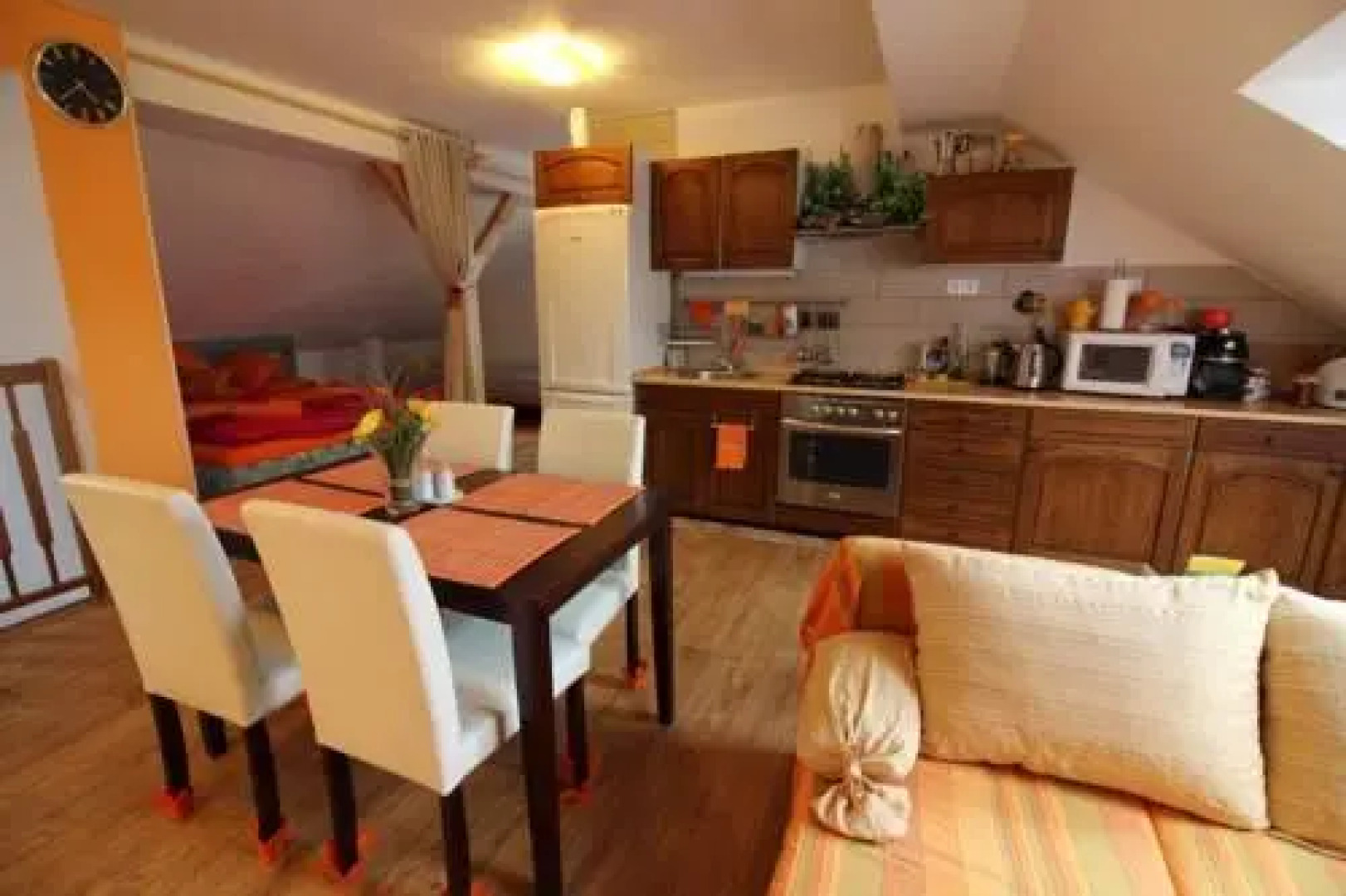 Orange Loft Apartment