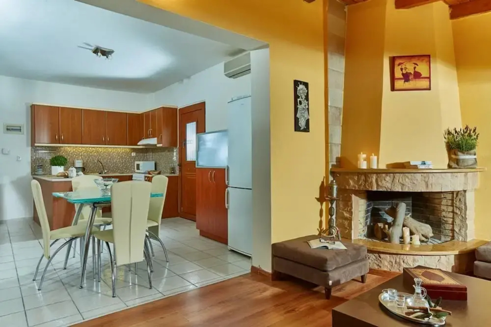 Stylish Pool Side Apartment With Stunning sea View