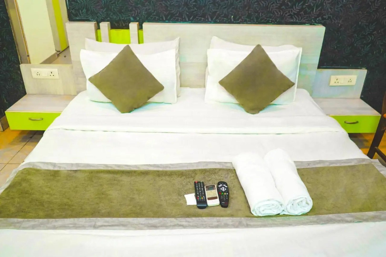 Hotel Cladis - Noida Sector 15 by OYO