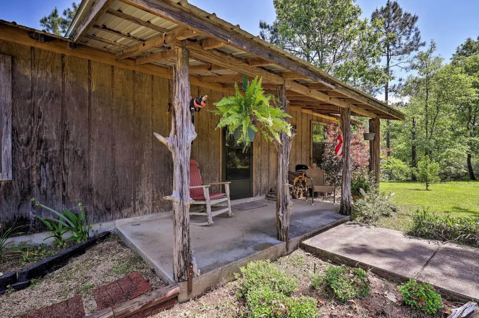 Secluded Cabin w/ Pond ~ 37 Mi to Gulf Coast!