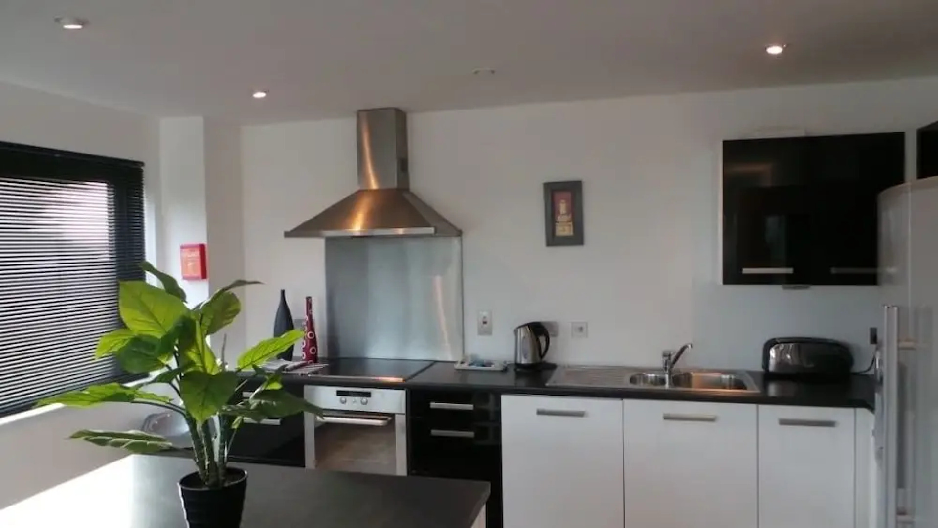 City Crash Pad - West Street Apartments