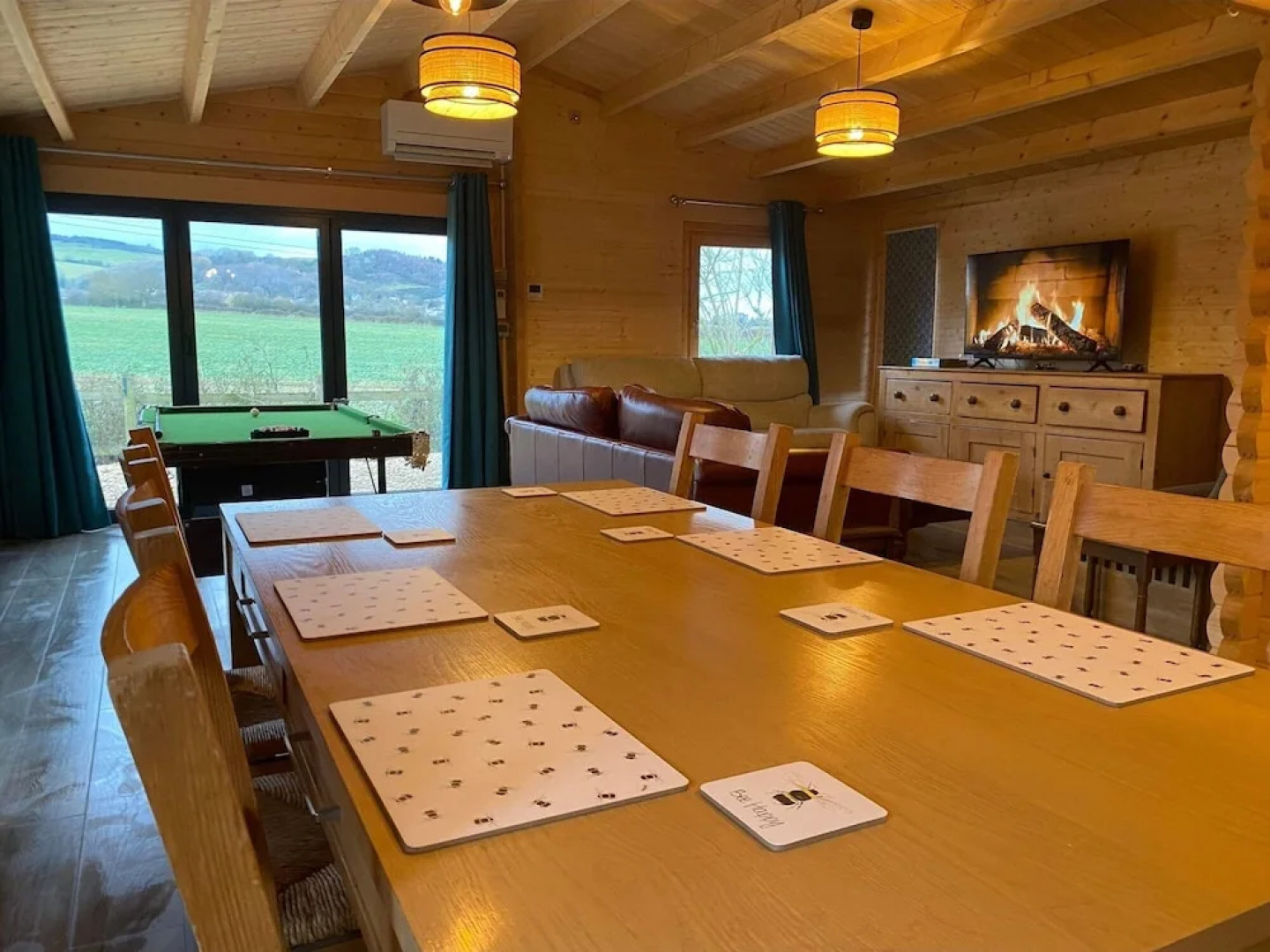 Inviting 2-bedroom Cabin in Ashton Under Hill