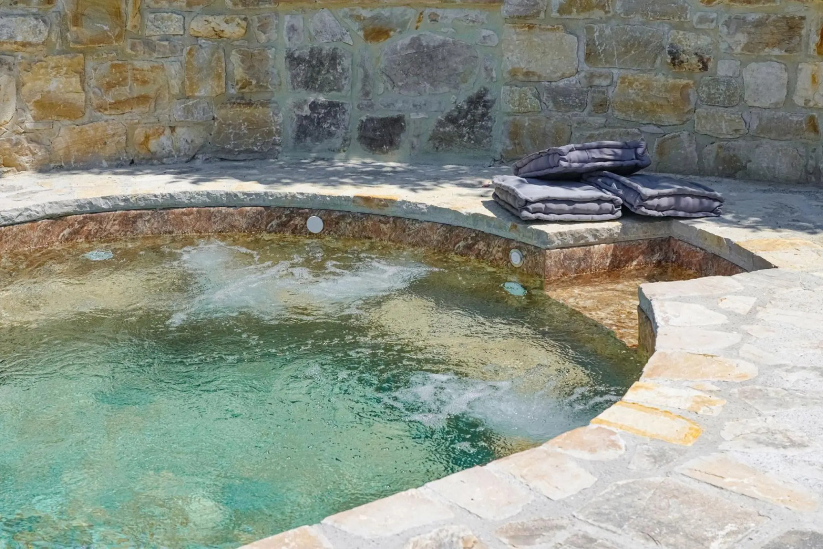 Villa for 4 Guests Private Pool Access to the Wellness Center of the Estate-noce