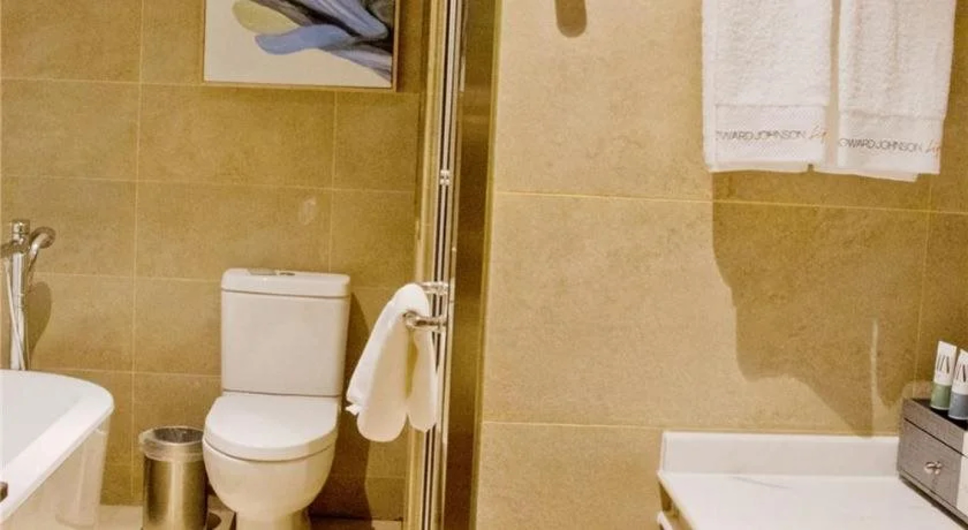 Howard Johnson Life Geckor Zhu