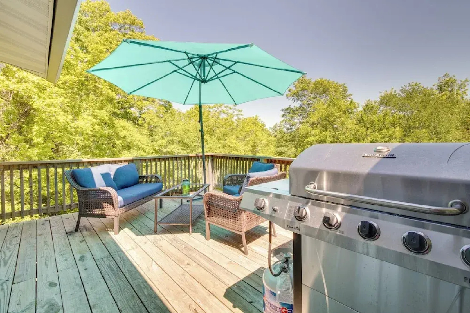 Fisherman-friendly Bull Shoals Escape on Lakefront