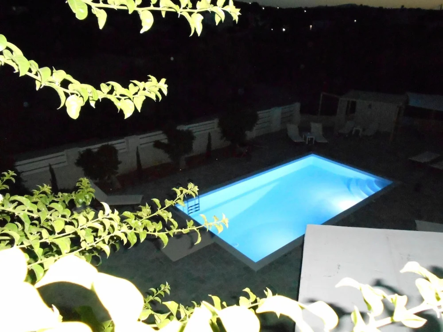 Dahlia Apartments and Studios