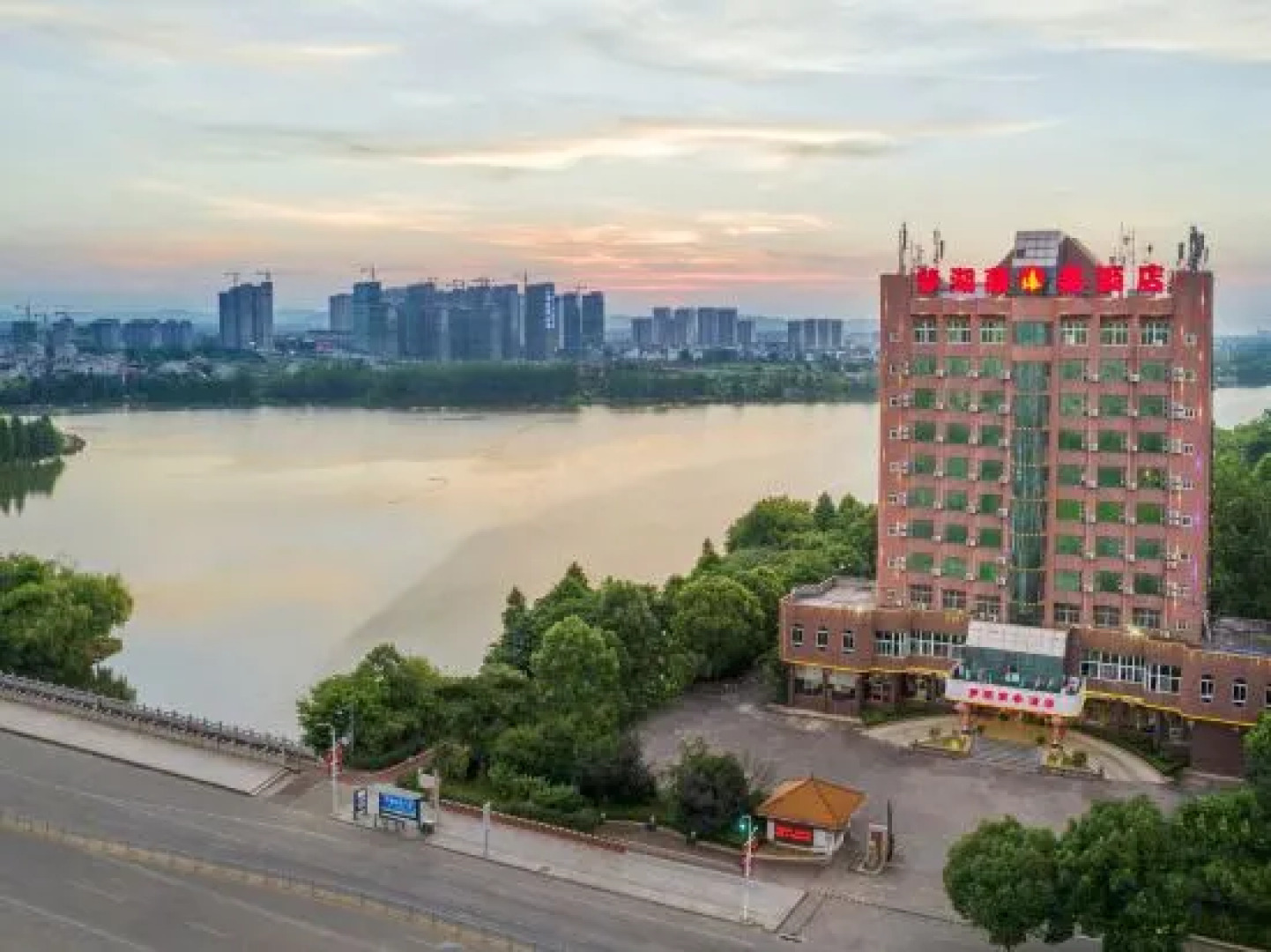 Yijing Business Hotel