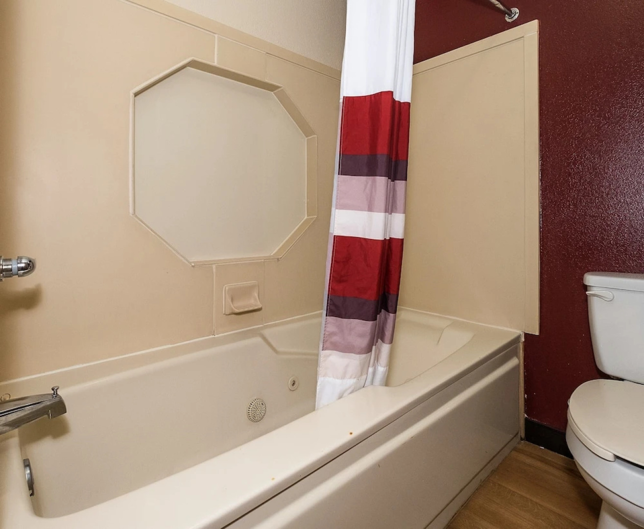 Red Roof Inn & Suites Hermitage