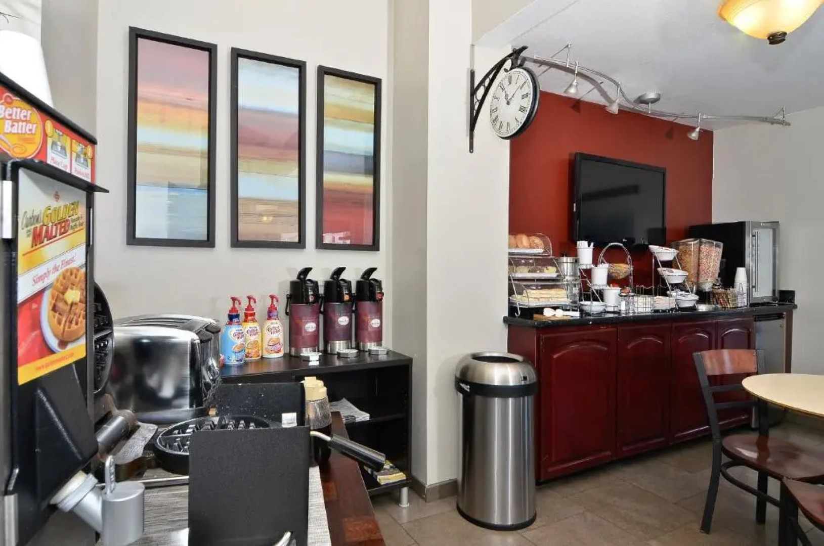 Clackamas Inn & Suites