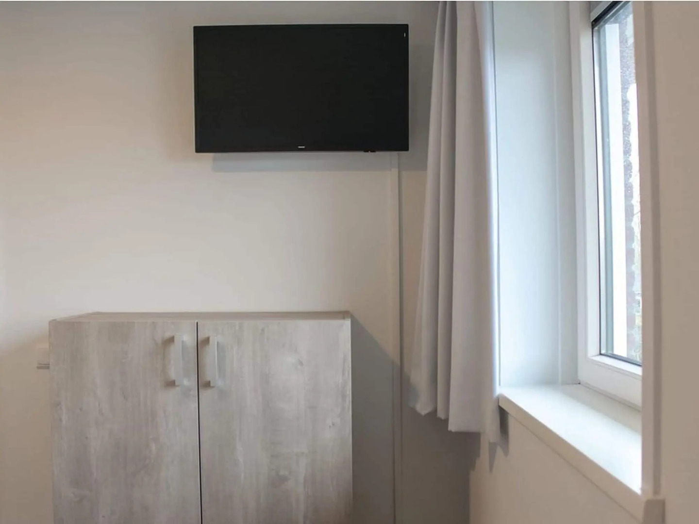 Beautiful villa with enclosed garden, in a holiday park in Friesland