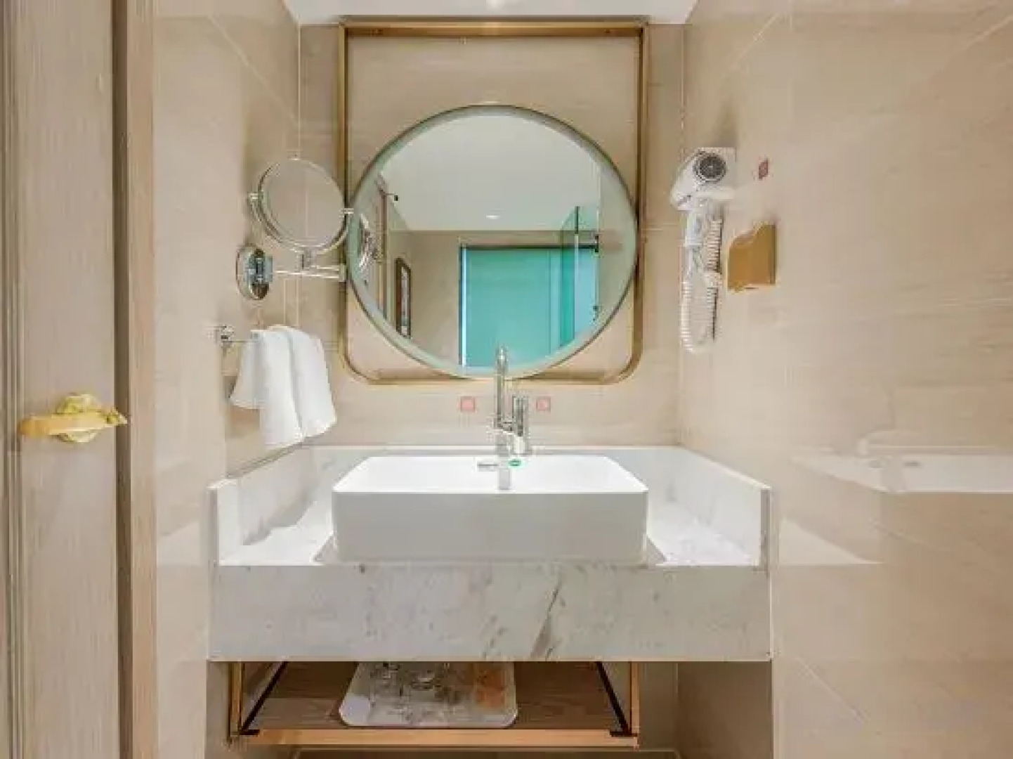 Vienna Hotel (Chakadian)