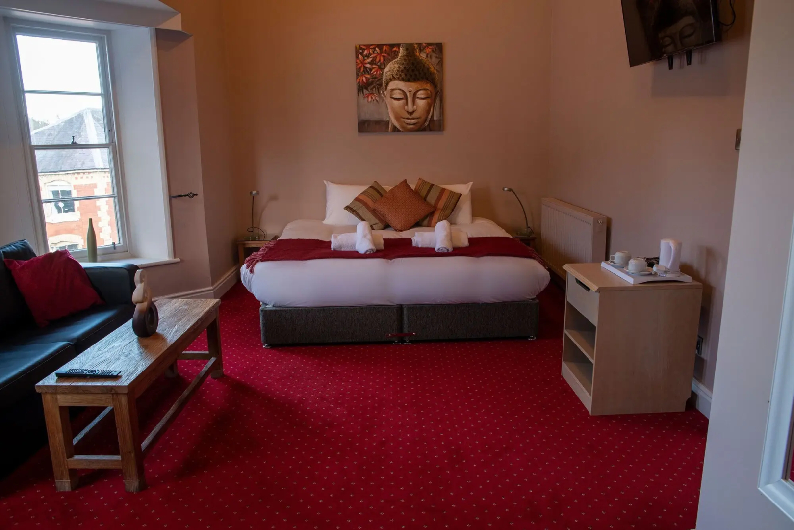 The Knighton Apartment by Paymán Club