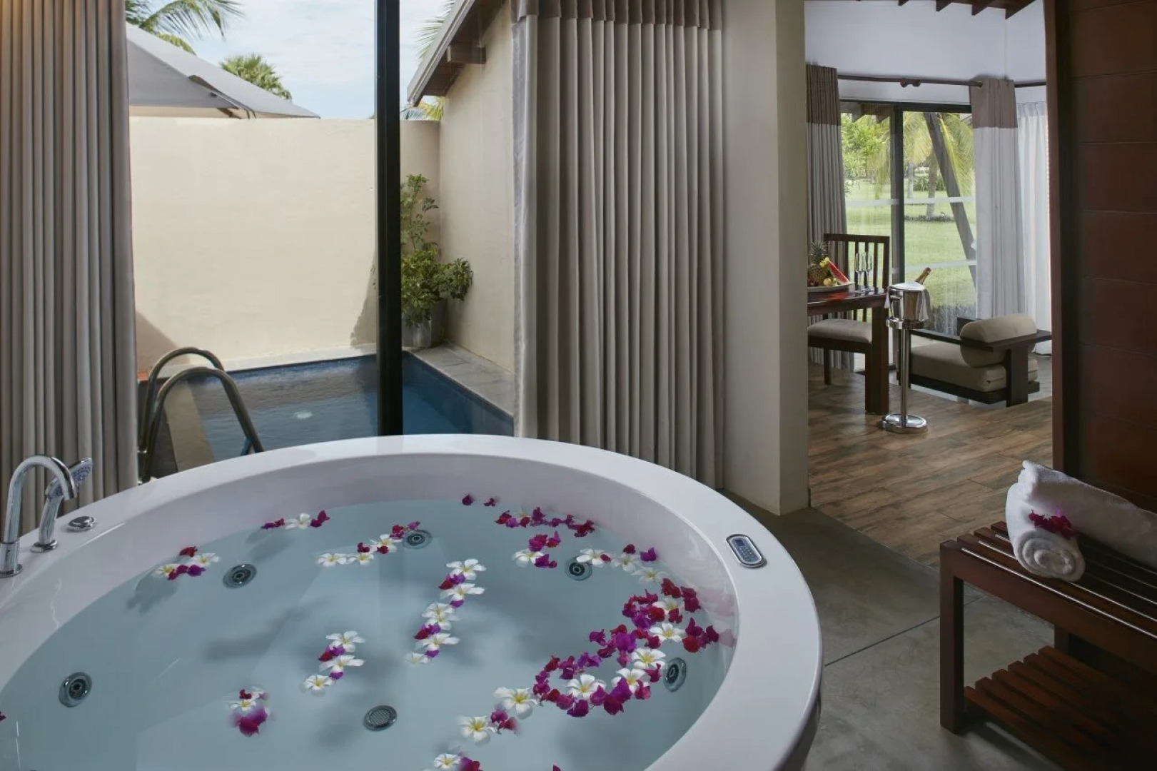 Отель The Calm Resort & Spa