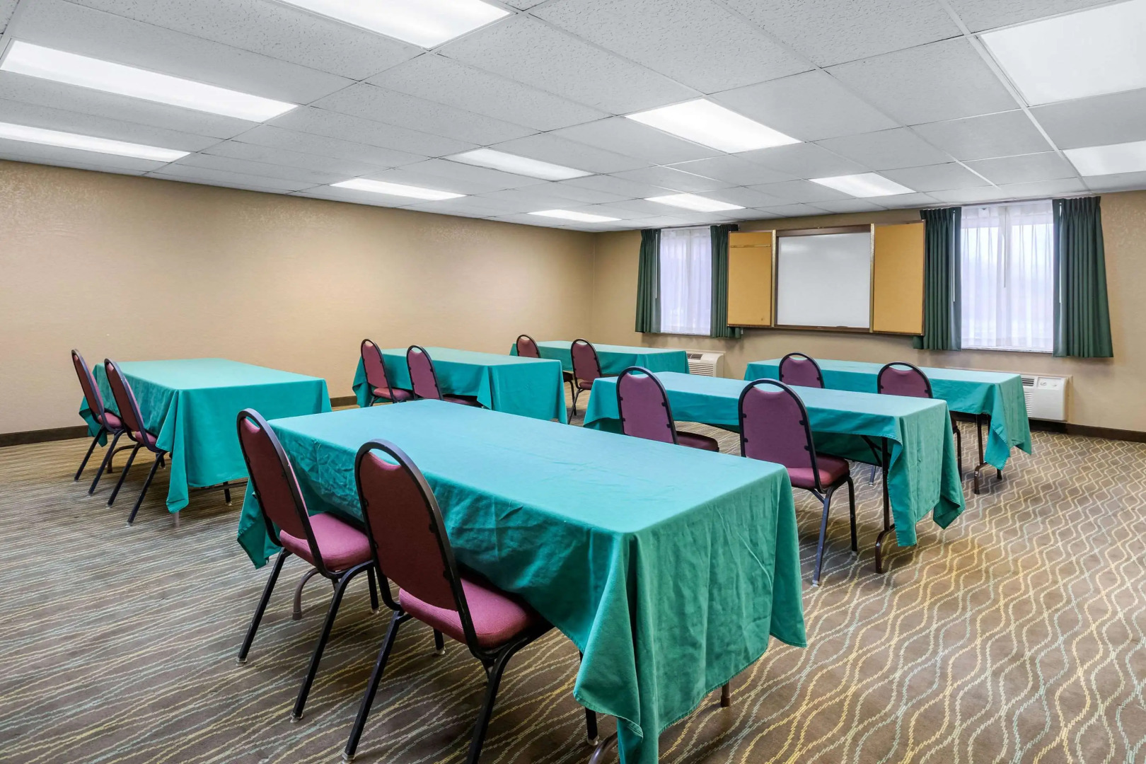 Quality Inn & Suites Des Moines - Merle Hay Road