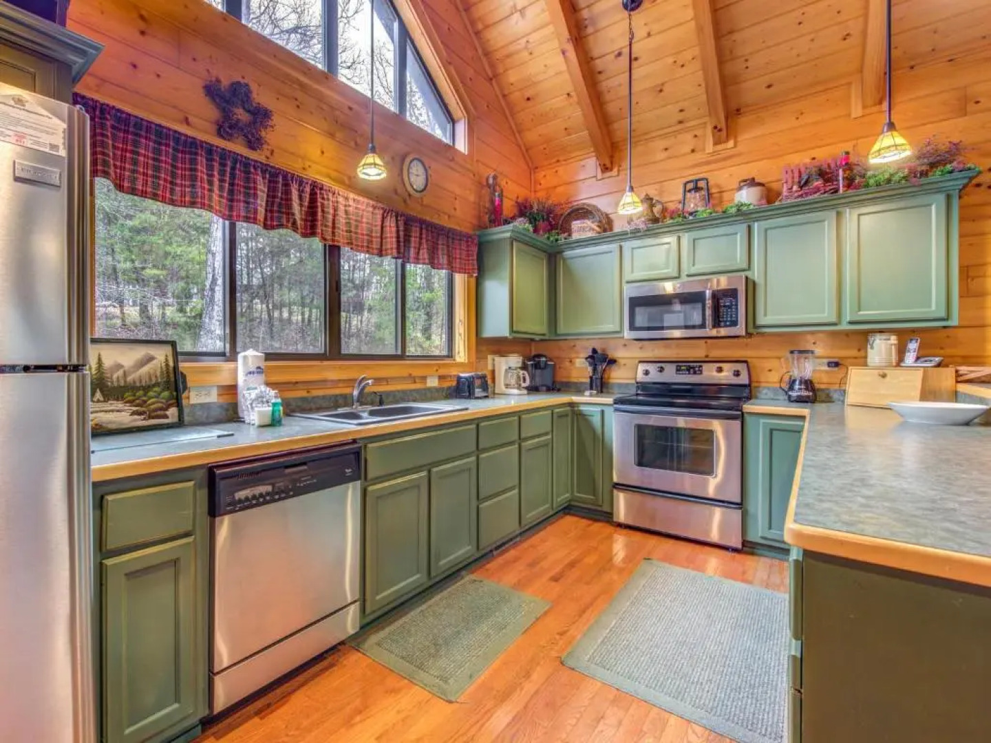 Mountain Magic, 3 Bedroom, Pool, Hot Tub, Game Room, Fireplace, Sleeps 9