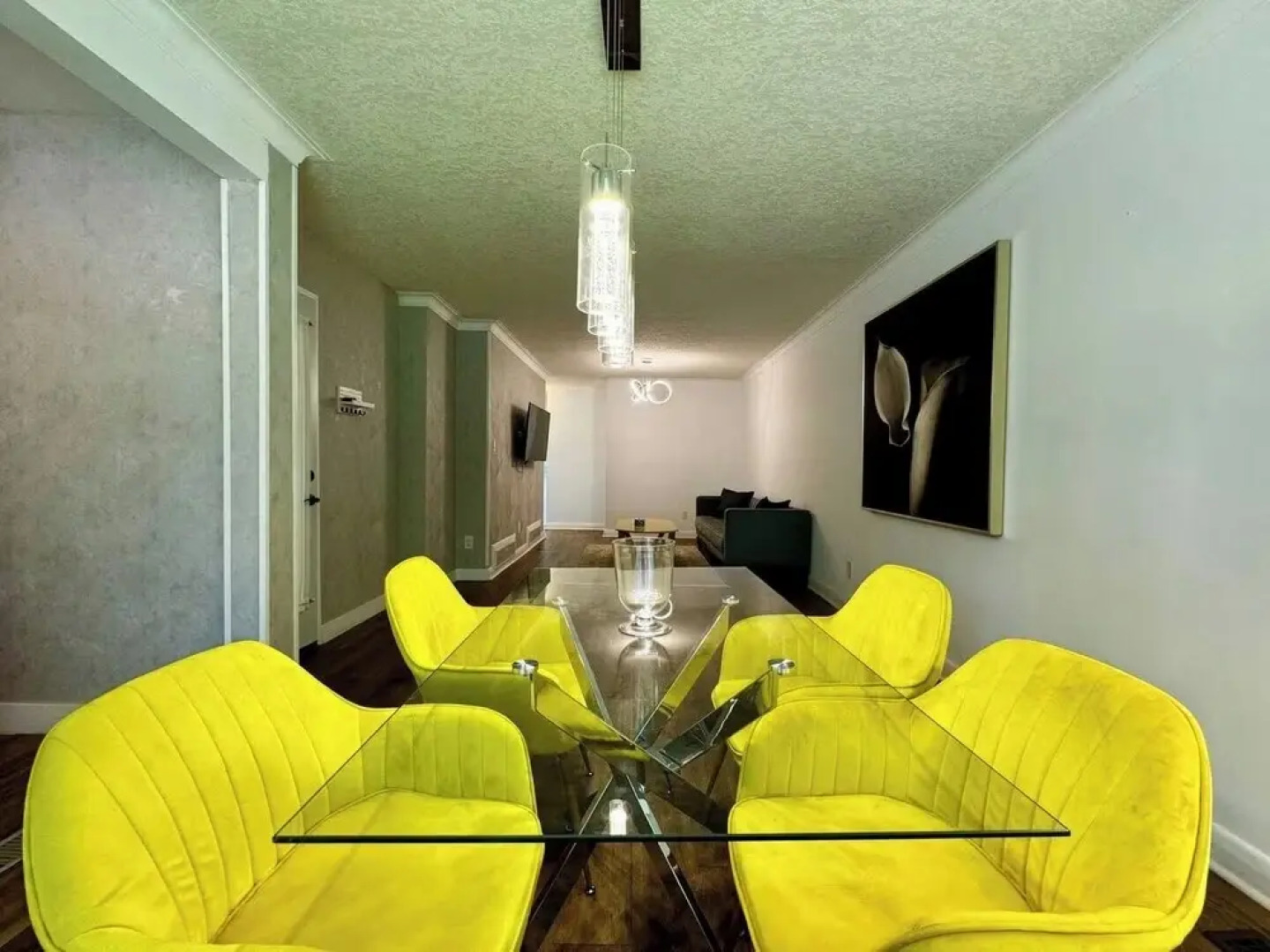 The Cozy Crescent Comforts Stay