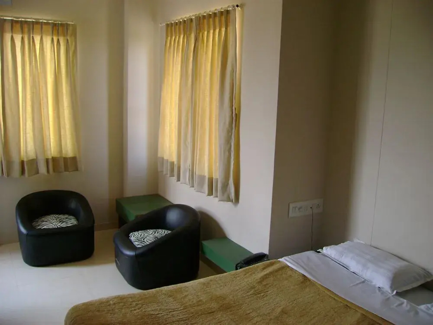 OYO 2156 Hotel Isher International